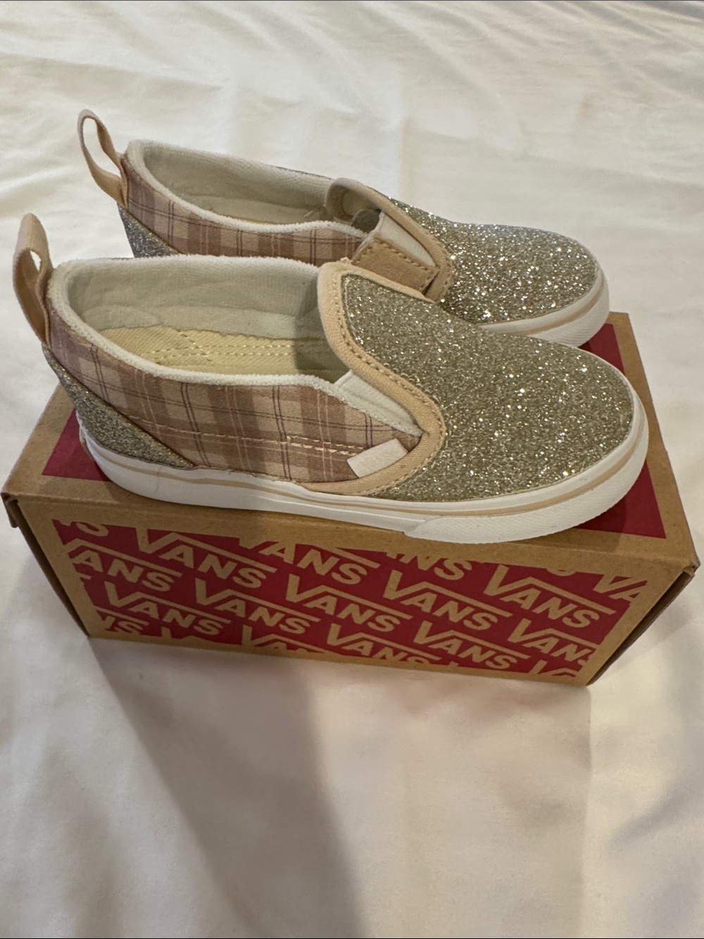 Vans Kids Slip-On V Sneakers in Gold Glitter and Pink Plaid 8.5 Toddler